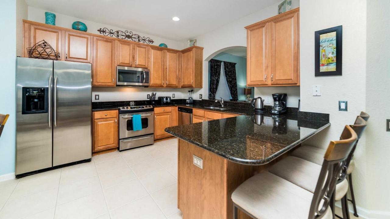 Windsor Hills - 6 Bed 5 Baths *