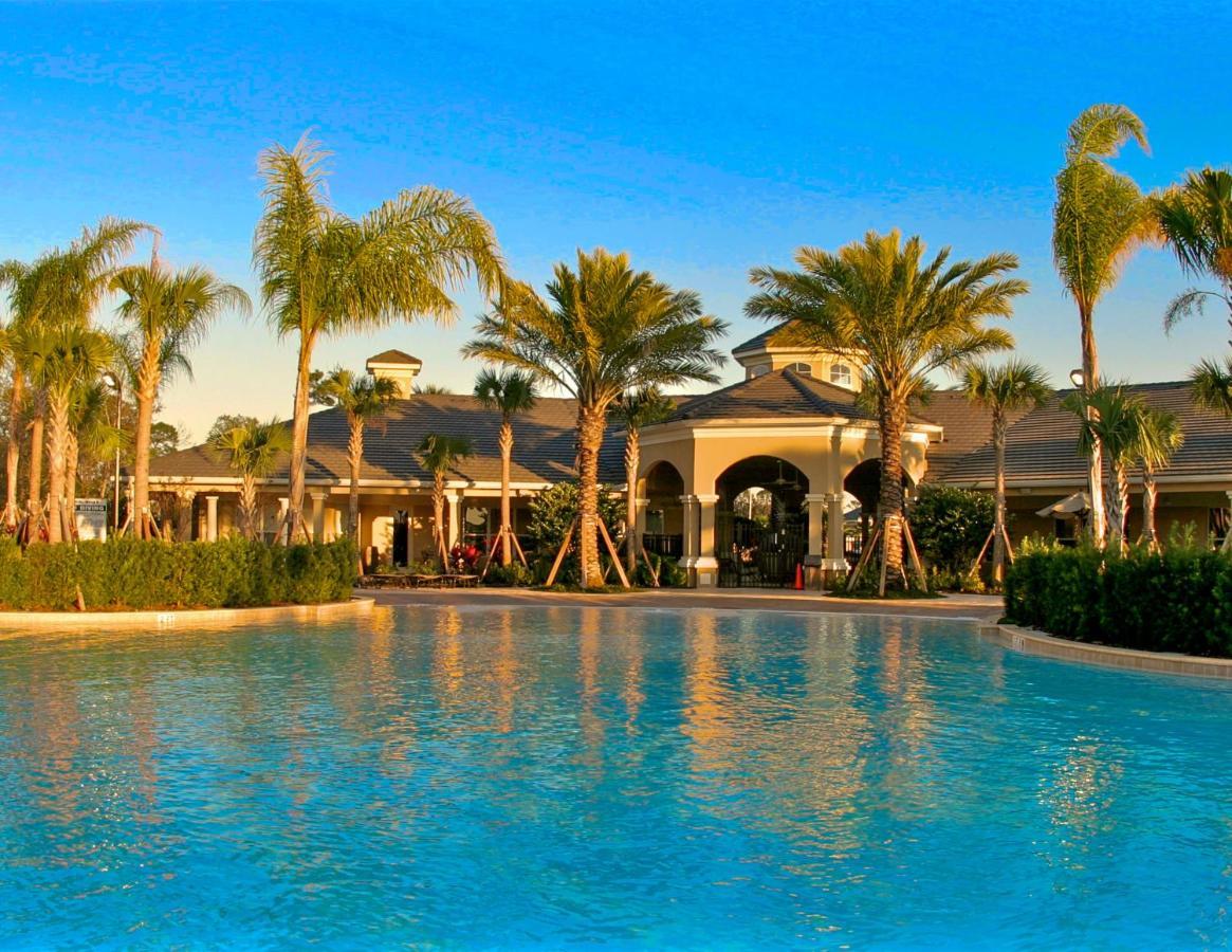 Apartment Pool View Just 2 Miles From #205