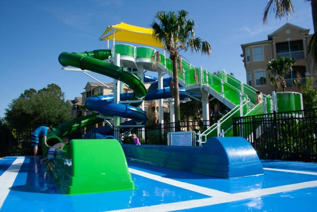 Apartment Pool View Just 2 Miles From #205