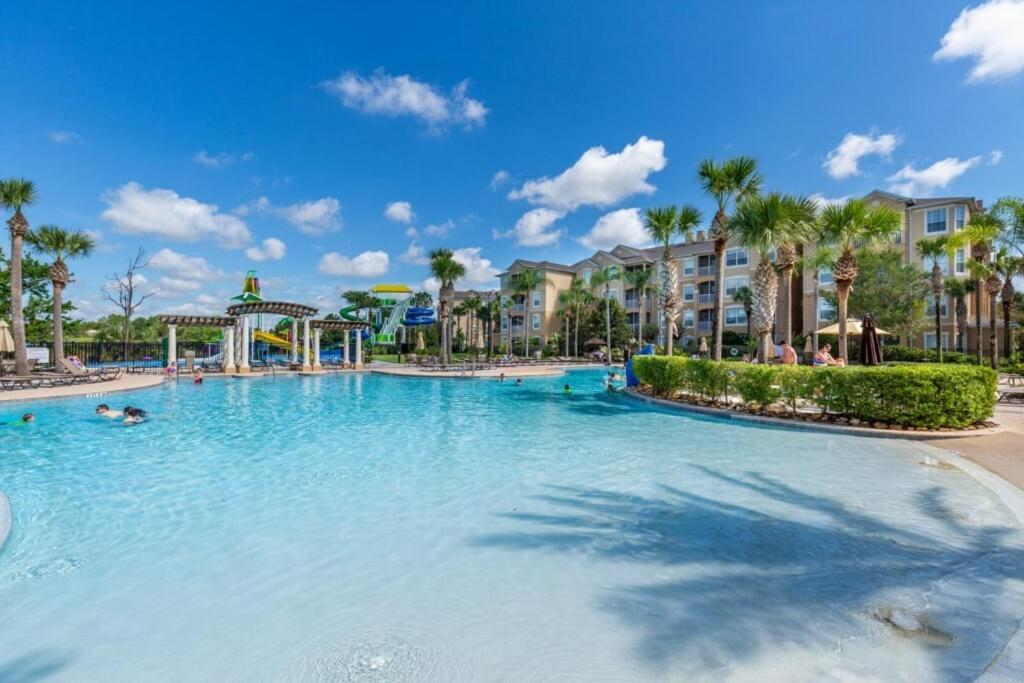 Apartment Pool View Just 2 Miles From #205 Orlando