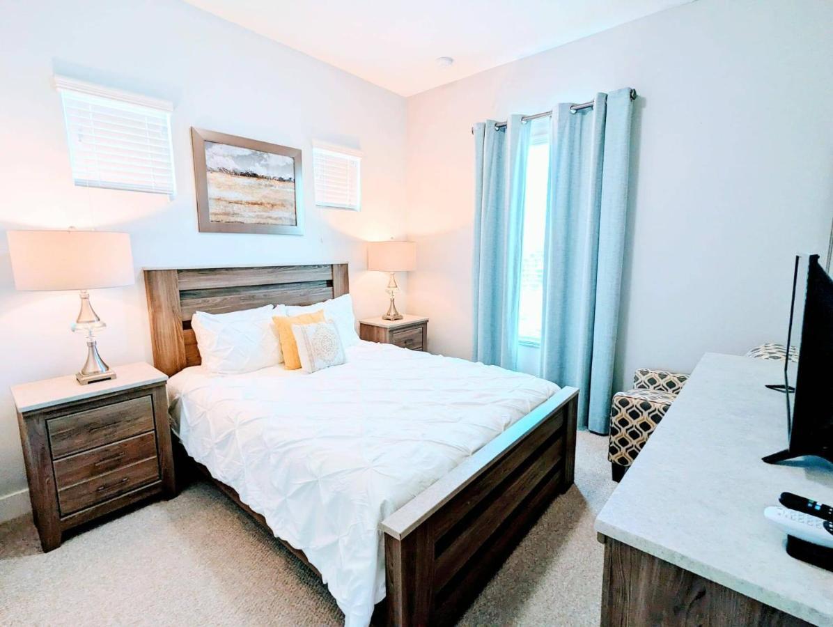 5 Dream House 5 Min To *