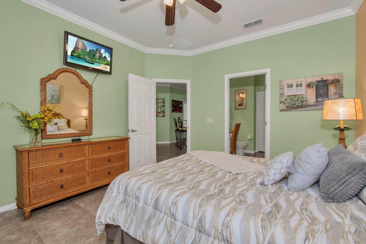 3 Bedrooms Townhome Gated 5 Minutes From Orlando