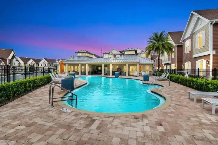 5 Dream House 5 Min To *
