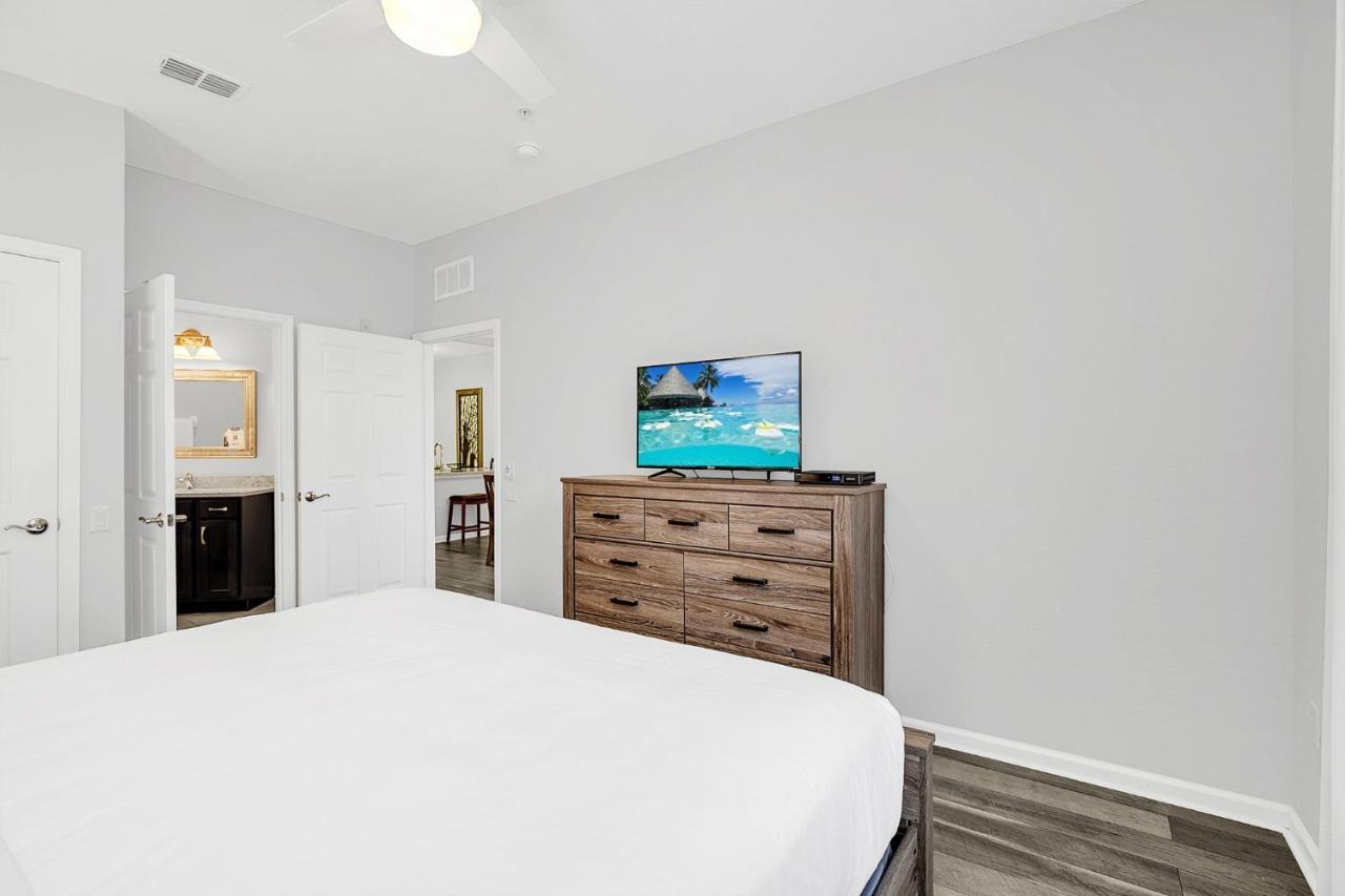 Ground-floor Next To Vista Cay Clubhouse And Pool!