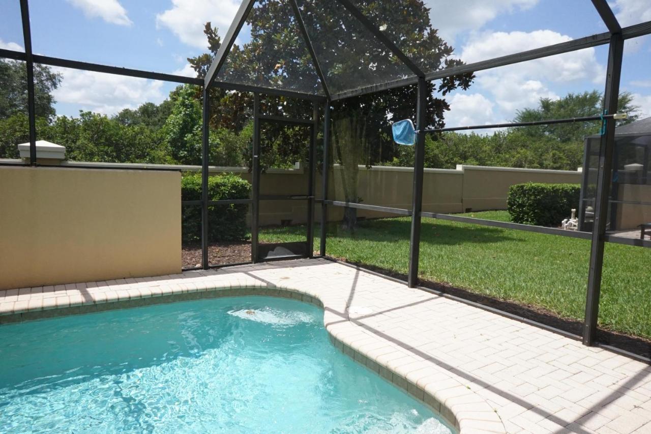 Windsor Hills End Unit, South Facing Pool 7666! Holiday home