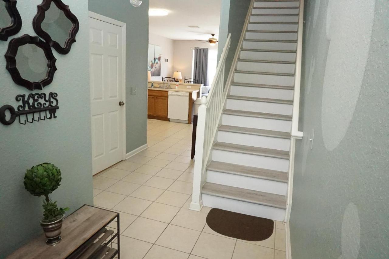 Windsor Hills End Unit, South Facing Pool 7666! Holiday home *