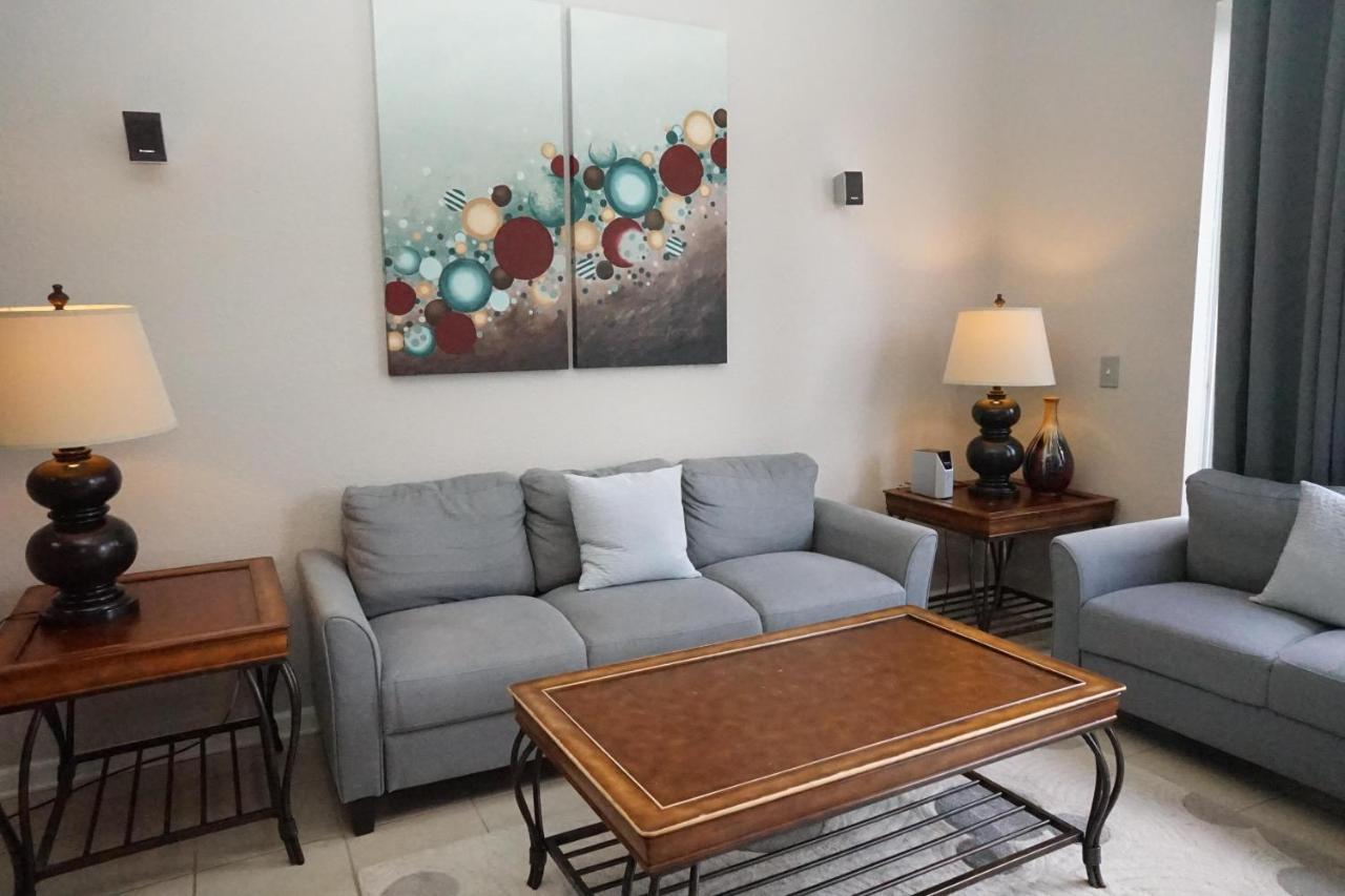 Holiday home Windsor Hills End Unit, South Facing Pool 7666!
