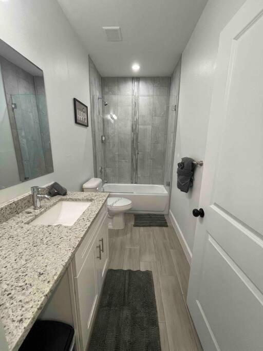 Villa 3bd/2bth Near Downtown
