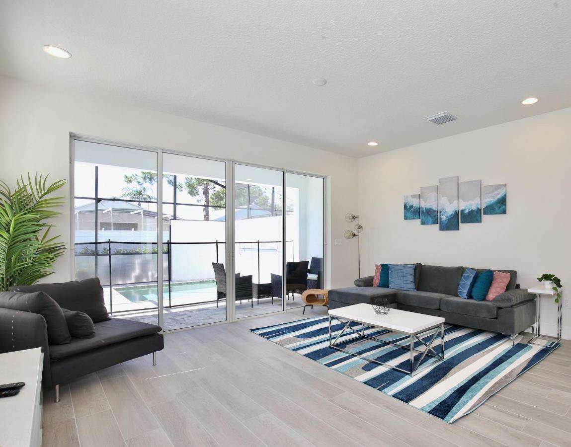 Modern Townhouse Near With Heated Pool *