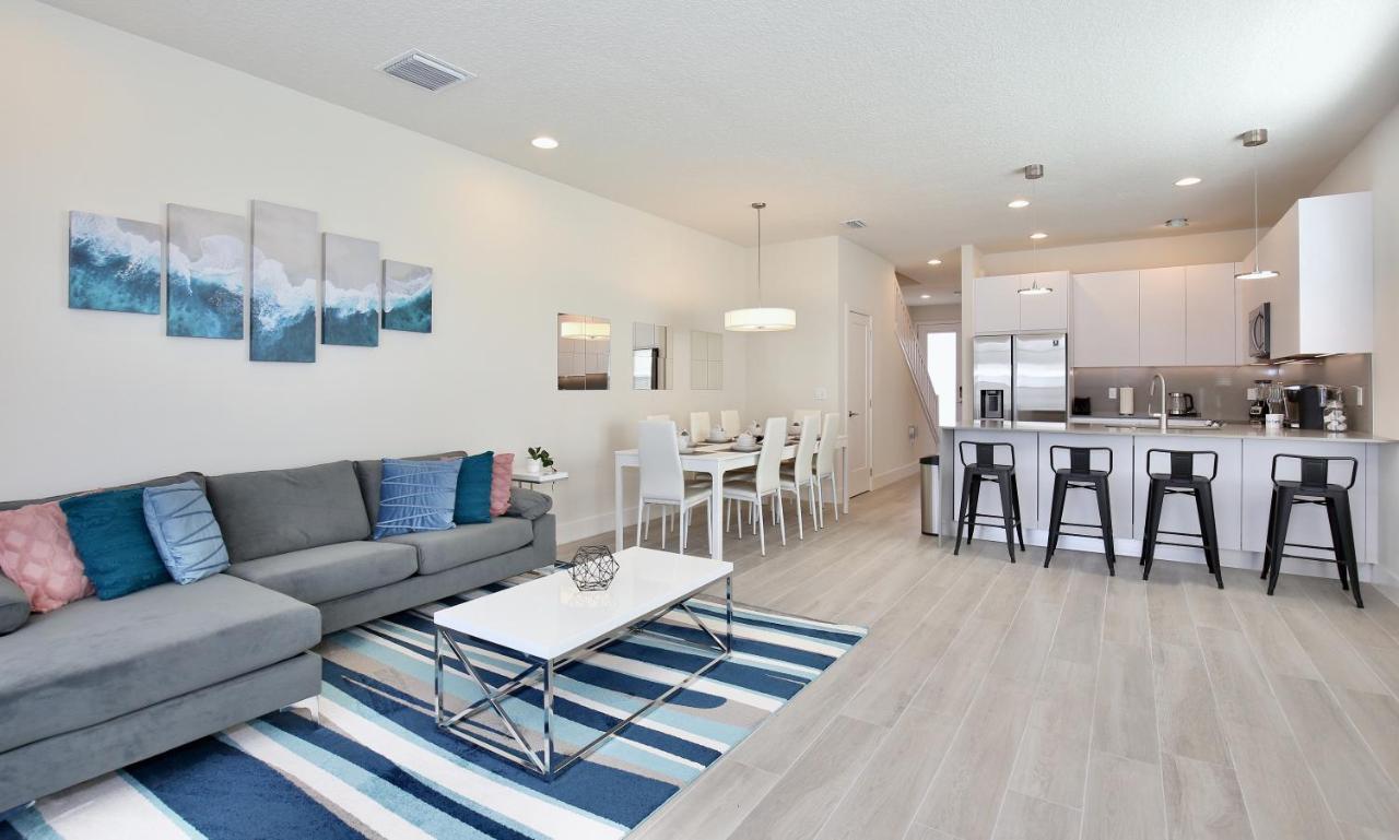 Modern Townhouse Near With Heated Pool Orlando