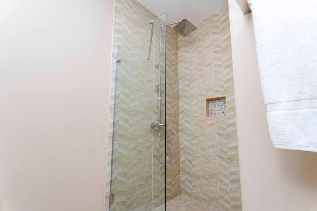 Modern And Luxury 4 Close To 7544 Holiday home *