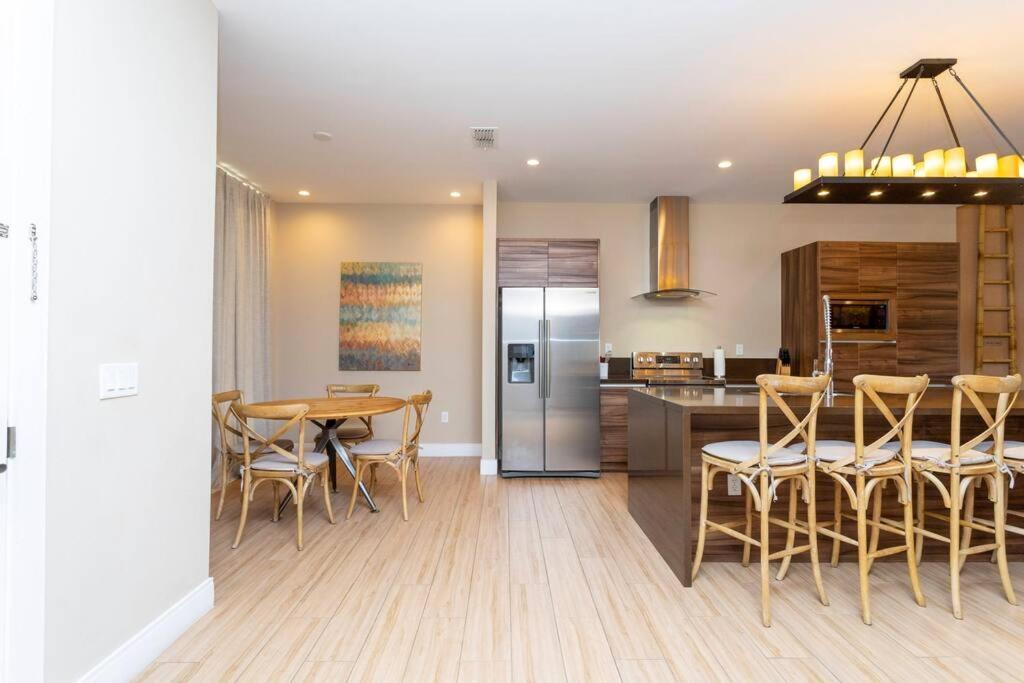 Modern And Luxury 4 Close To 7544