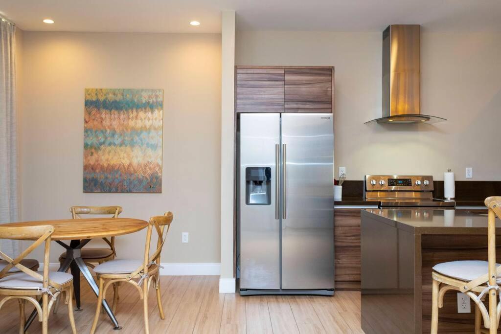 Modern And Luxury 4 Close To 7544 Holiday home Orlando