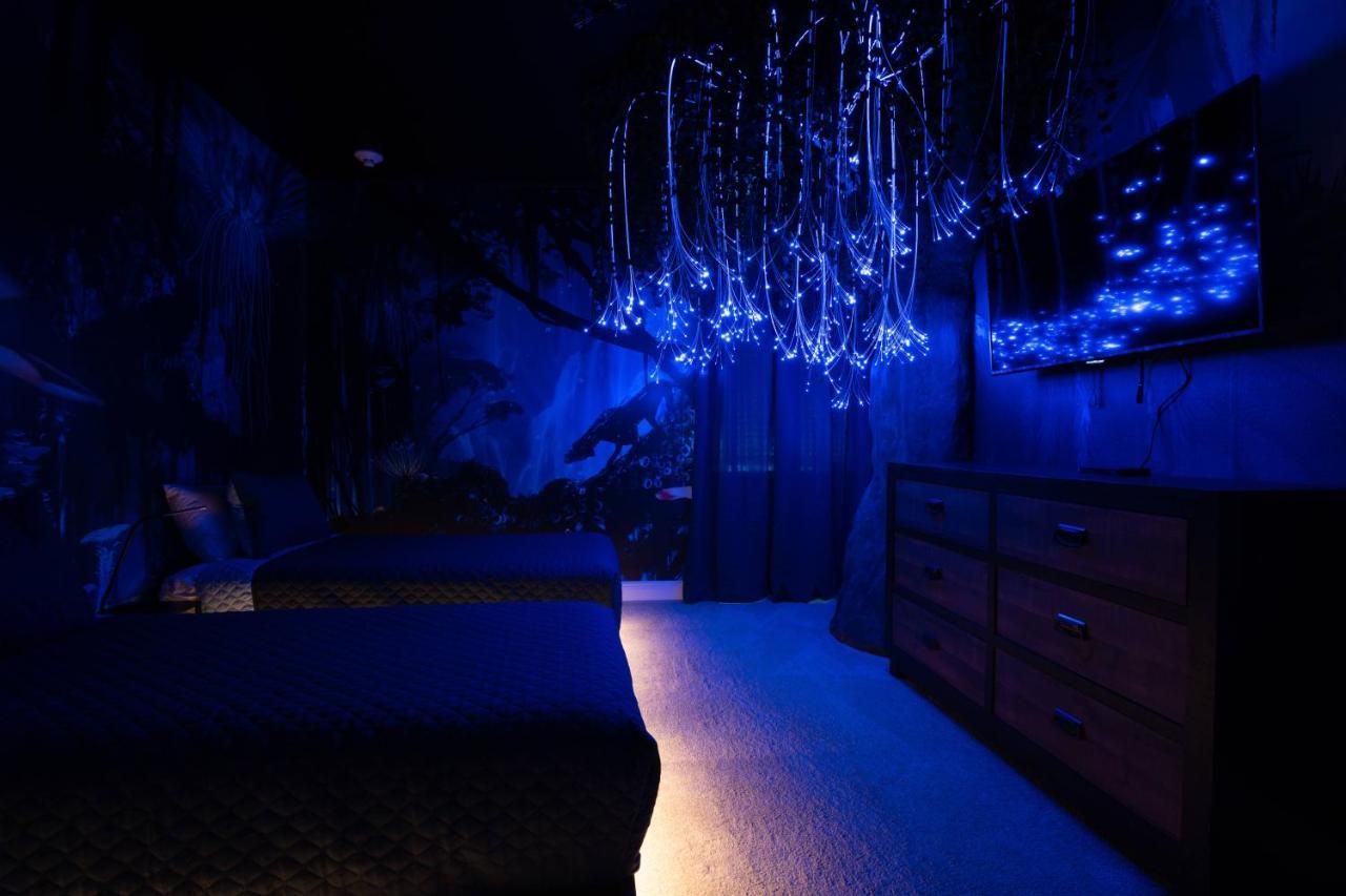 Super Fun 12-bed W Game Private Pool Holiday home *