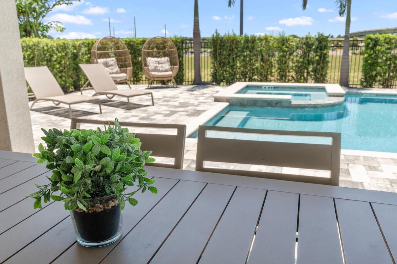 Super Fun 12-bed W Game Private Pool