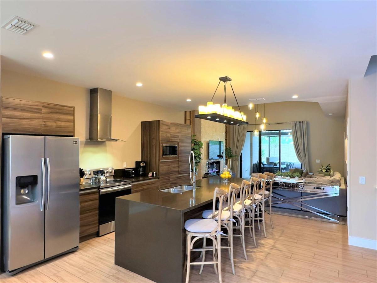 Holiday home Sophisticated 4 En Suites W Private Hot Tub & Bb