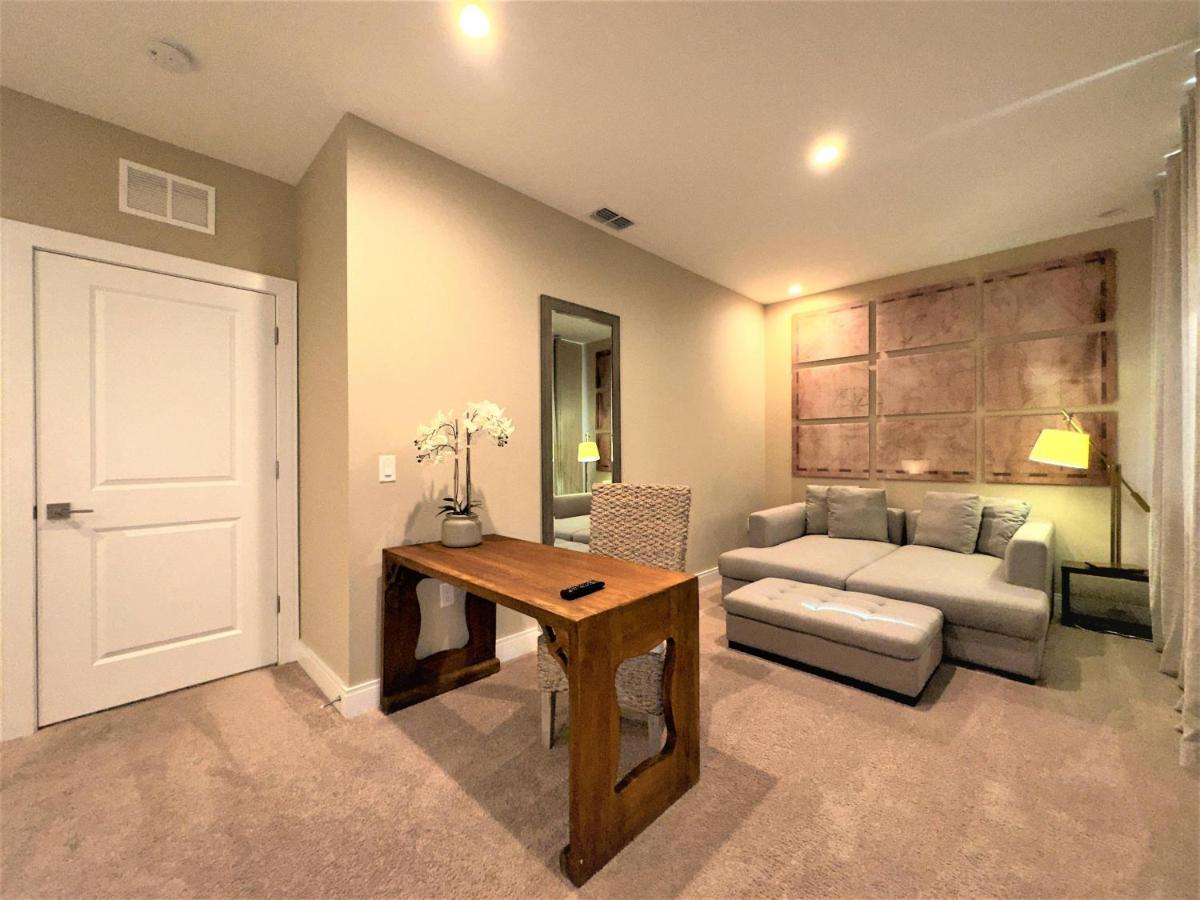 Holiday home Sophisticated 4 En Suites W Private Hot Tub & Bb