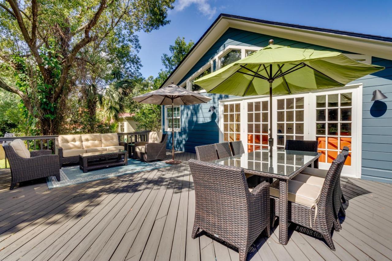 With Large Deck About 11 Mi To Universal Holiday home