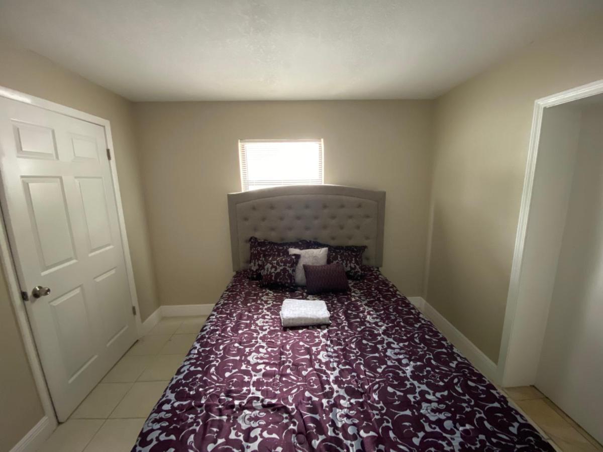 Beautiful Modern 4 Bedroom 2 Ba House - International Drive * Orlando