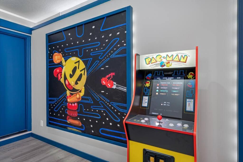 13 Mins From Disney Arcade, Private Pool, & Themed Rooms * Orlando
