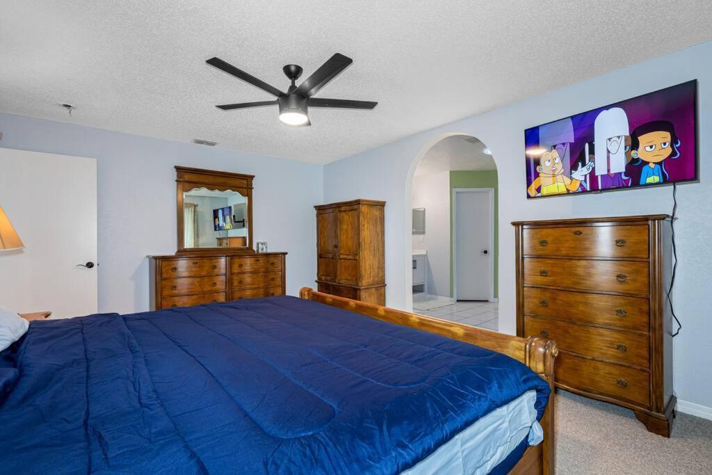 13 Mins From Disney Arcade, Private Pool, & Themed Rooms