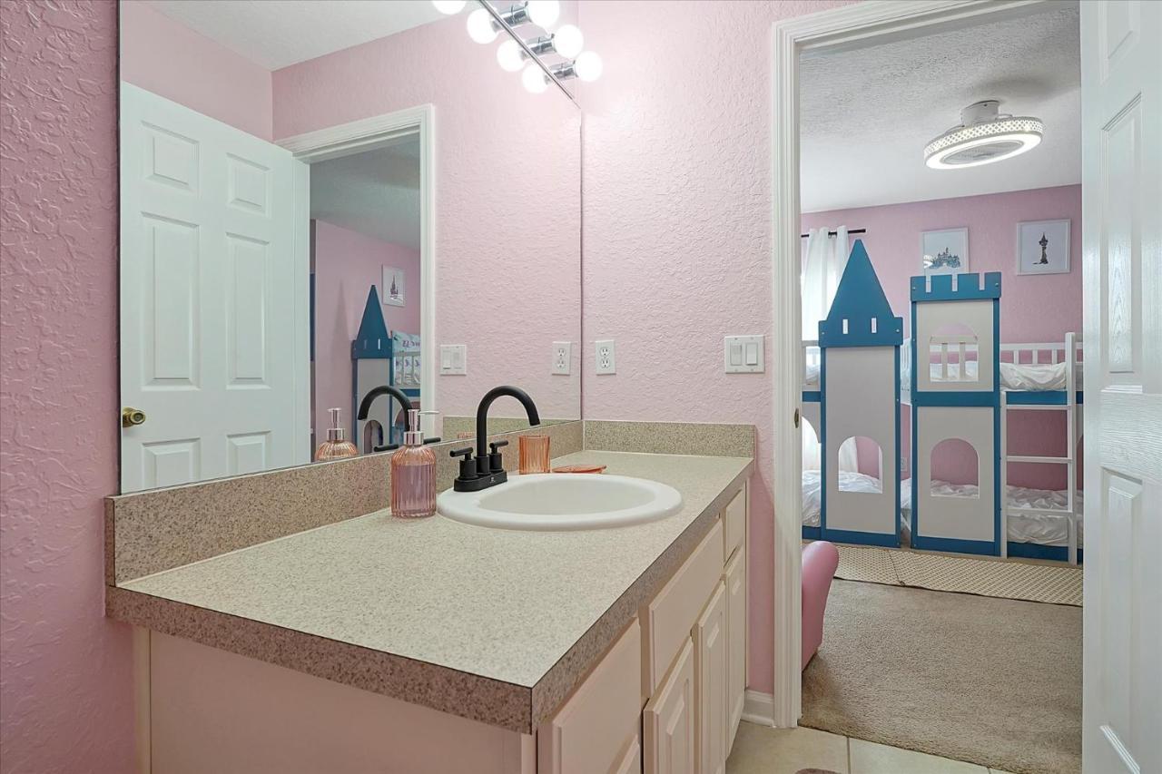 Windsor Hills Luxurious 3 Miles To Disney! Holiday home
