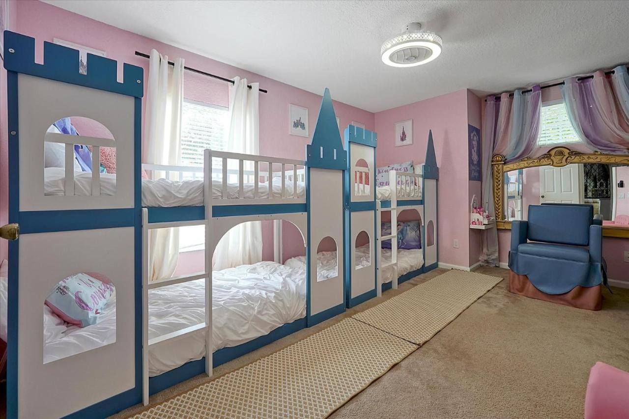 Holiday home Windsor Hills Luxurious 3 Miles To Disney!