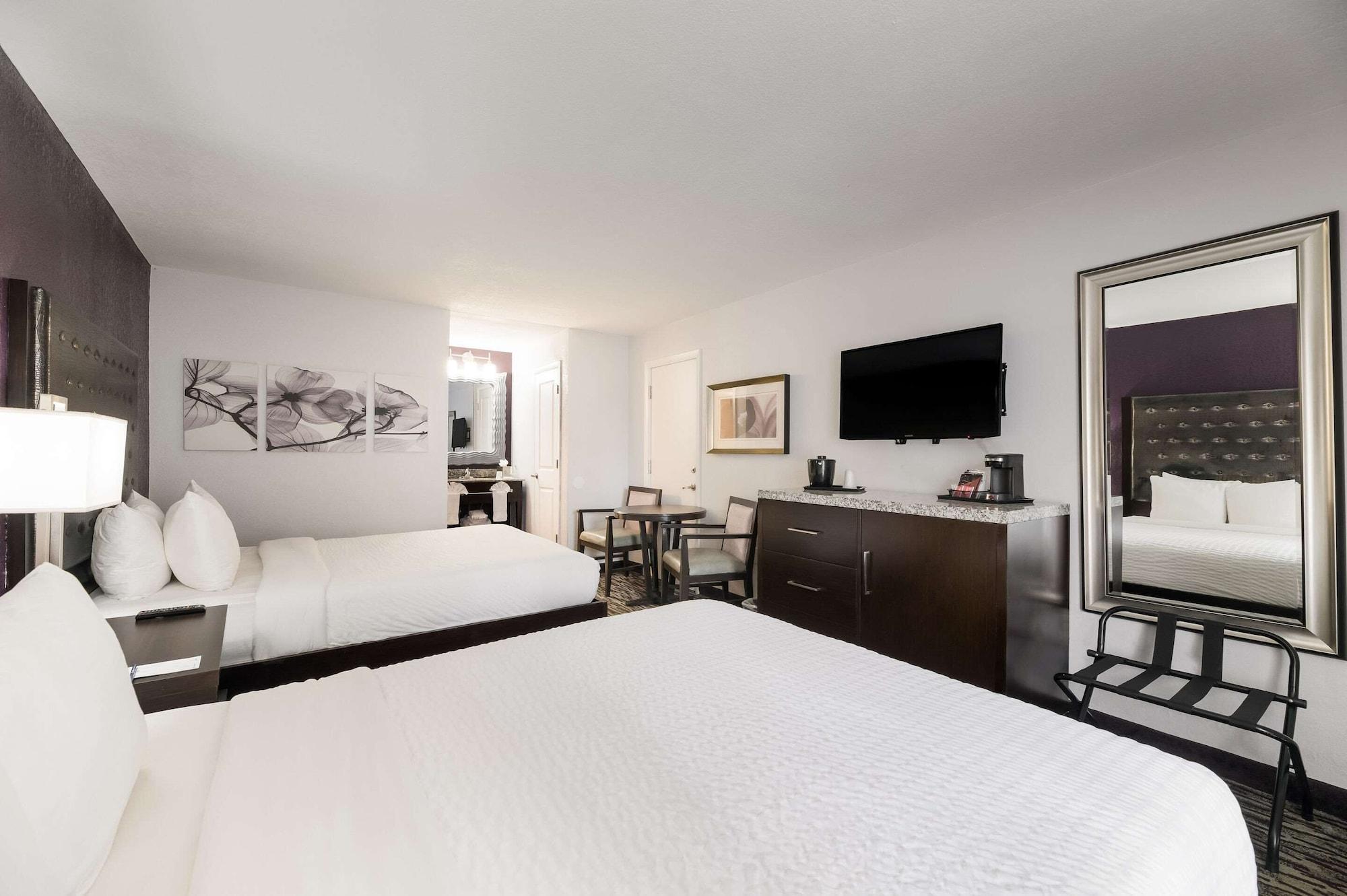 Clarion & Across From Universal Hotel 3*