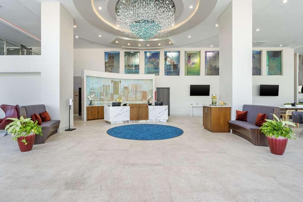 Cambria Universal Blvd Hotel *