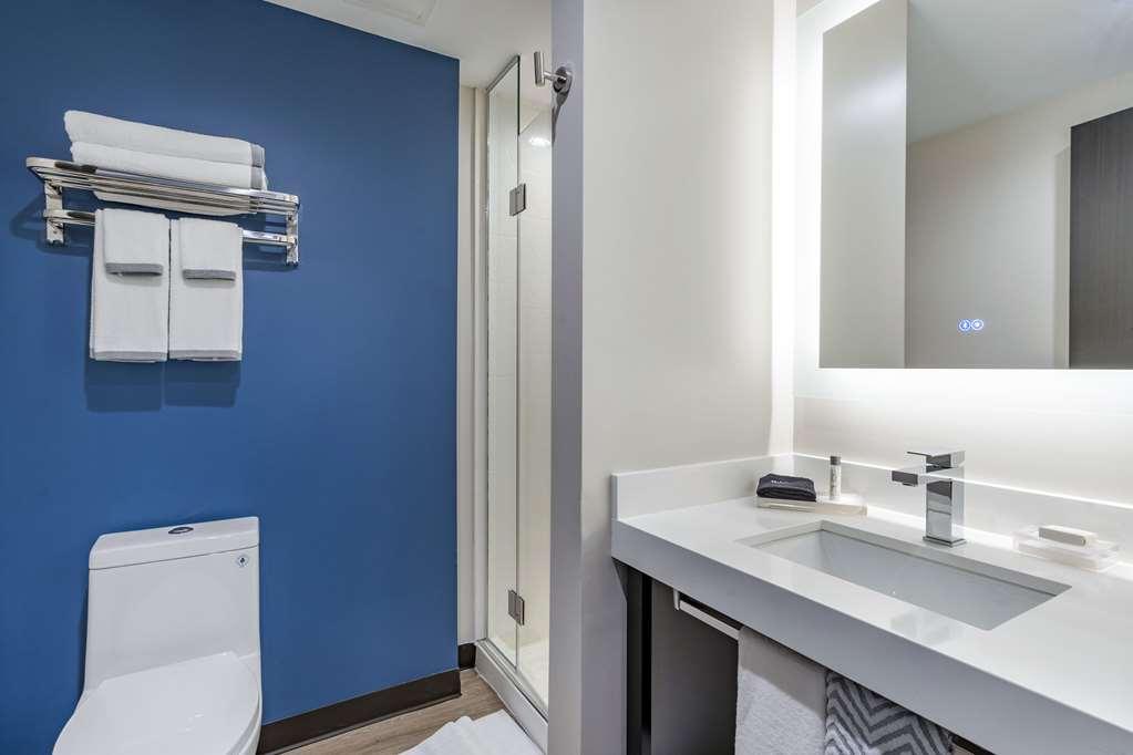 Cambria Universal Blvd Hotel *