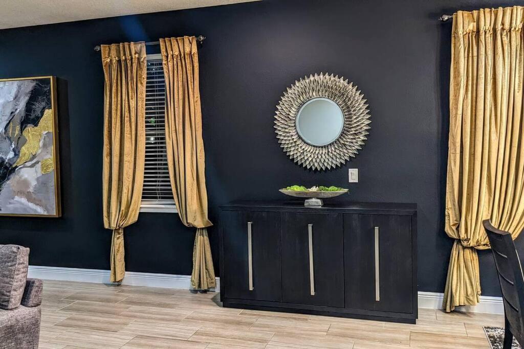 8br Mansion: Packed With Fun And Comfort For Orlando