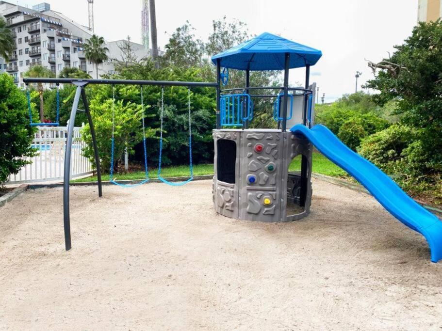 Universal Studios. Amazing 2 Bedroom Apartment! * Orlando