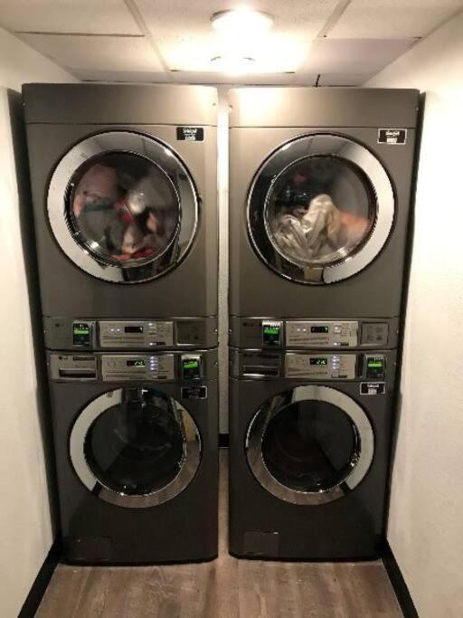 Universal Studios. Amazing 2 Bedroom Apartment! *
