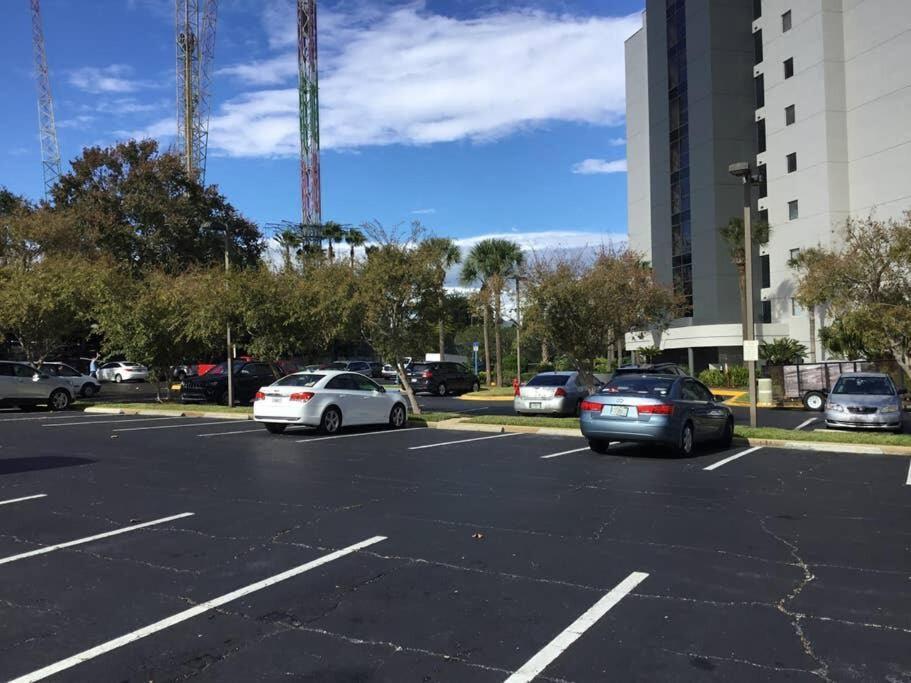 Universal Studios. Amazing 2 Bedroom Apartment! *