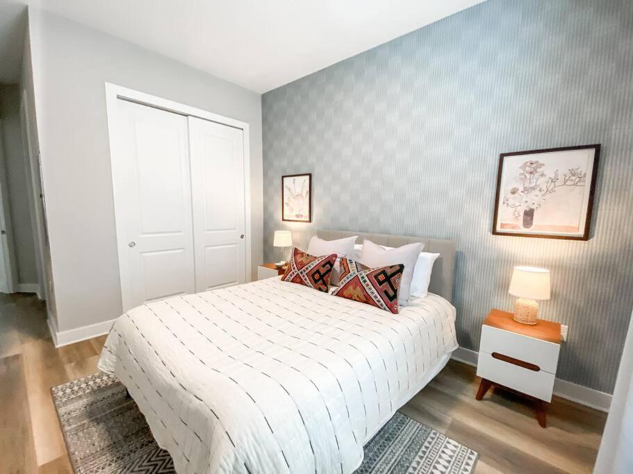 Brand New 3 Bedroom Near Disney / Wi-fi / Parking Holiday home *