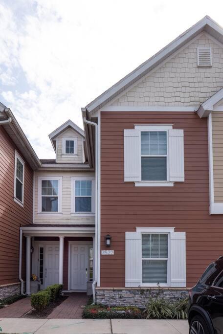 Brand New 3 Bedroom Near Disney / Wi-fi / Parking