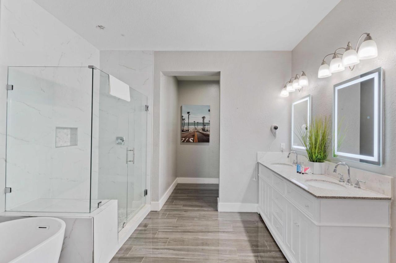 4816 Cayview Avenue 303 * Orlando