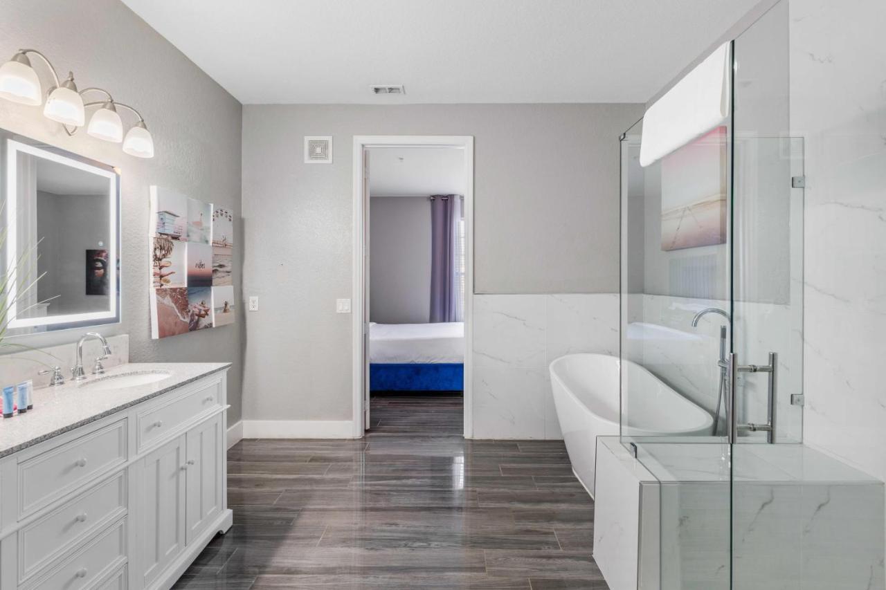 Apartment 4816 Cayview Avenue 303 *