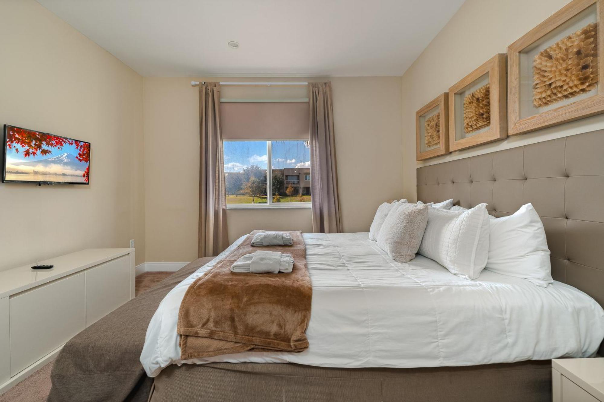 Apartment 4 Bedroom W/ Amenities + 3 Mi To