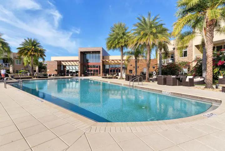 Apartment 4 Bedroom W/ Amenities + 3 Mi To Orlando