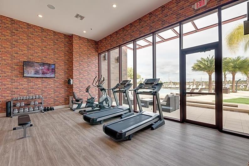 4 Bedroom W/ Amenities + 3 Mi To Apartment Orlando