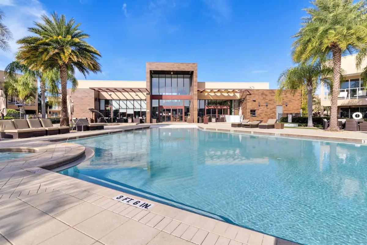 4 Bedroom W/ Amenities + 3 Mi To Apartment
