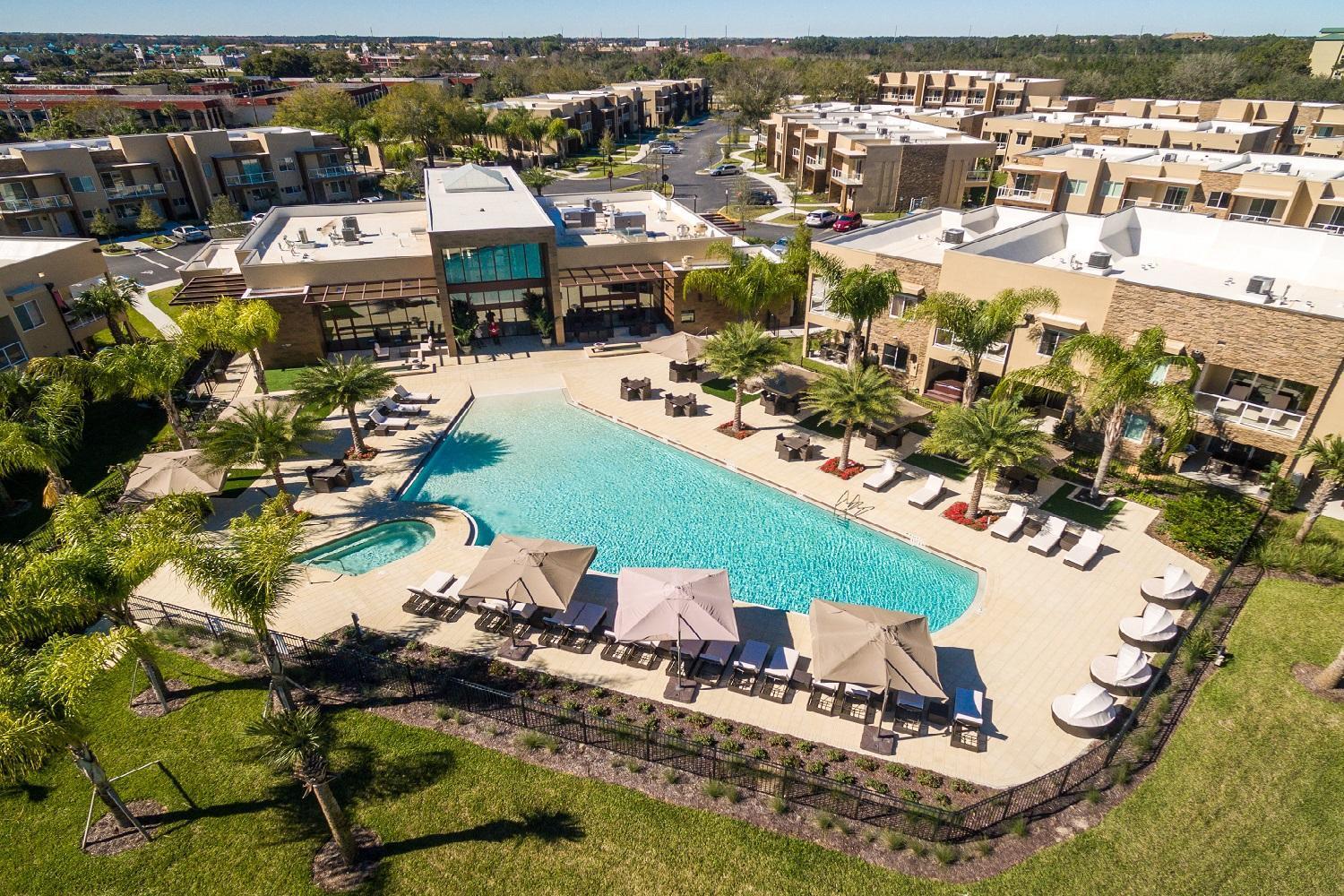 4 Bedroom W/ Amenities + 3 Mi To * Orlando