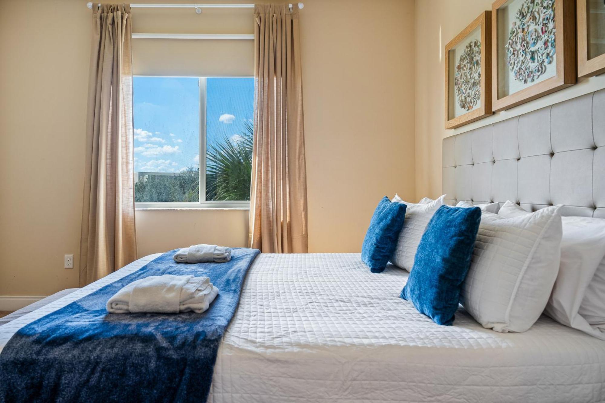 4 Bedroom W/ Amenities + 3 Mi To Apartment Orlando