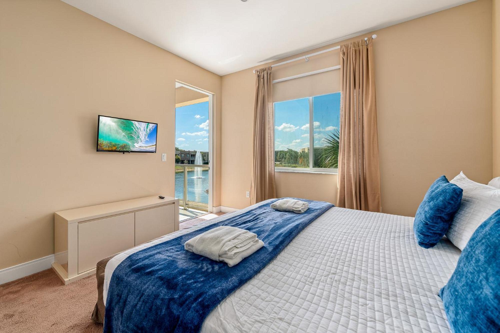 4 Bedroom W/ Amenities + 3 Mi To Orlando