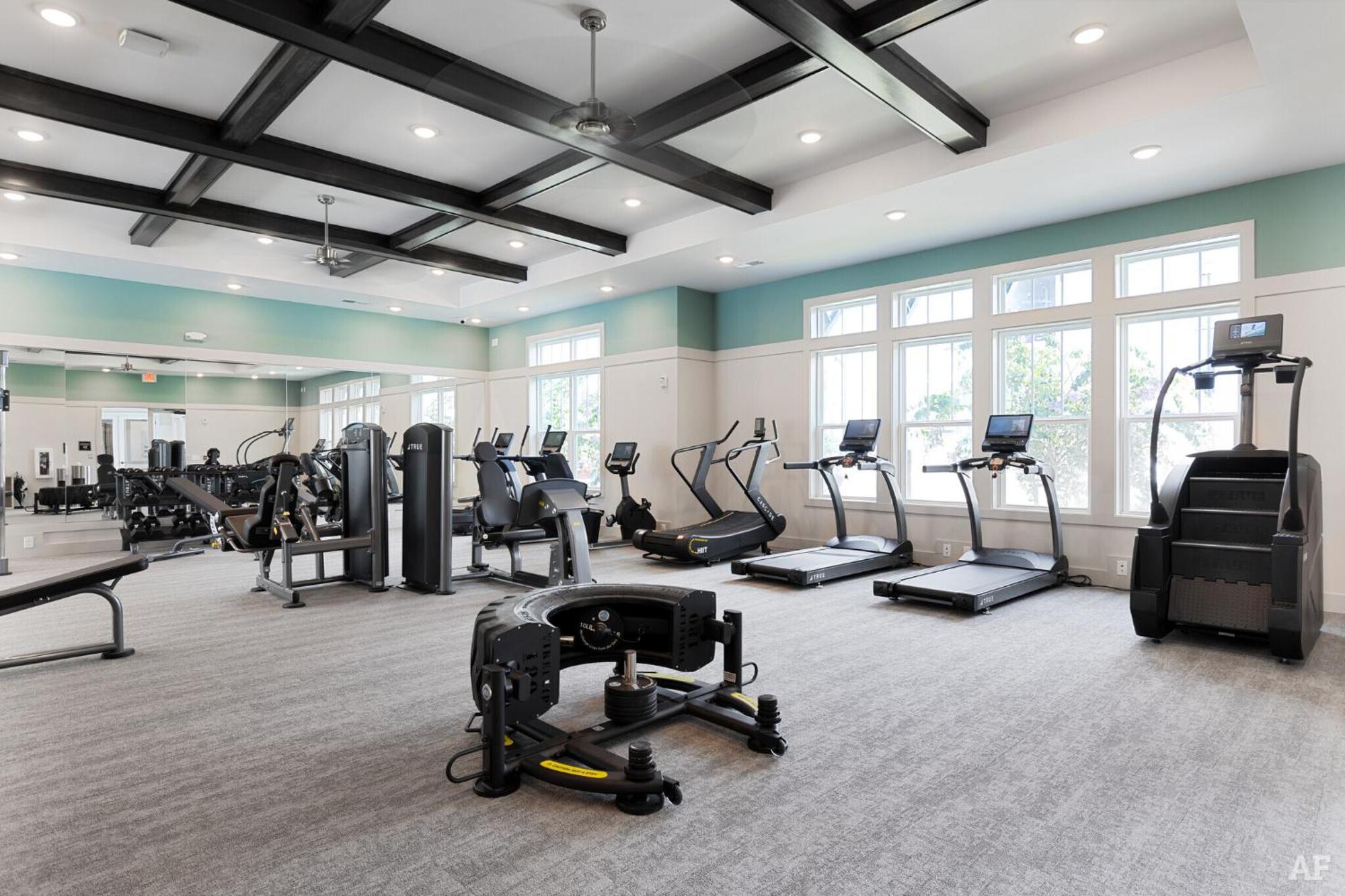 Complete Sleek Modern 10 Min To Parks Pets Allowed, Resort-style Amenities