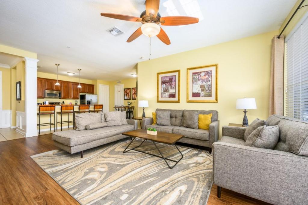 Apartment 3 Bedroom Premium Lakeview Condo-1012 *
