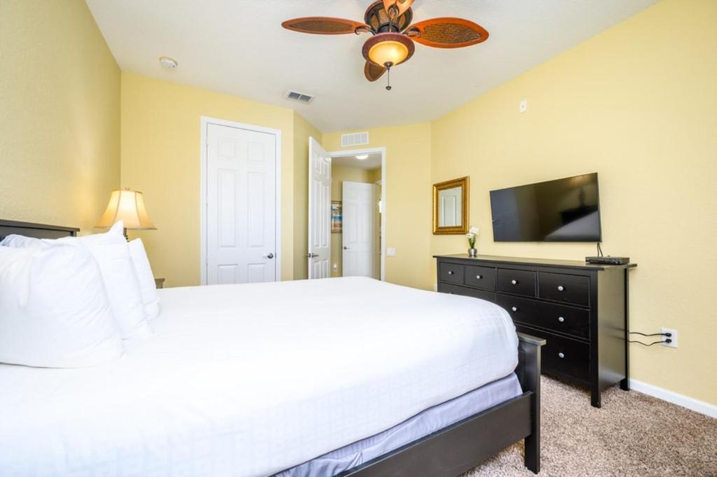 3 Bedroom Premium Lakeview Condo-1012 Orlando