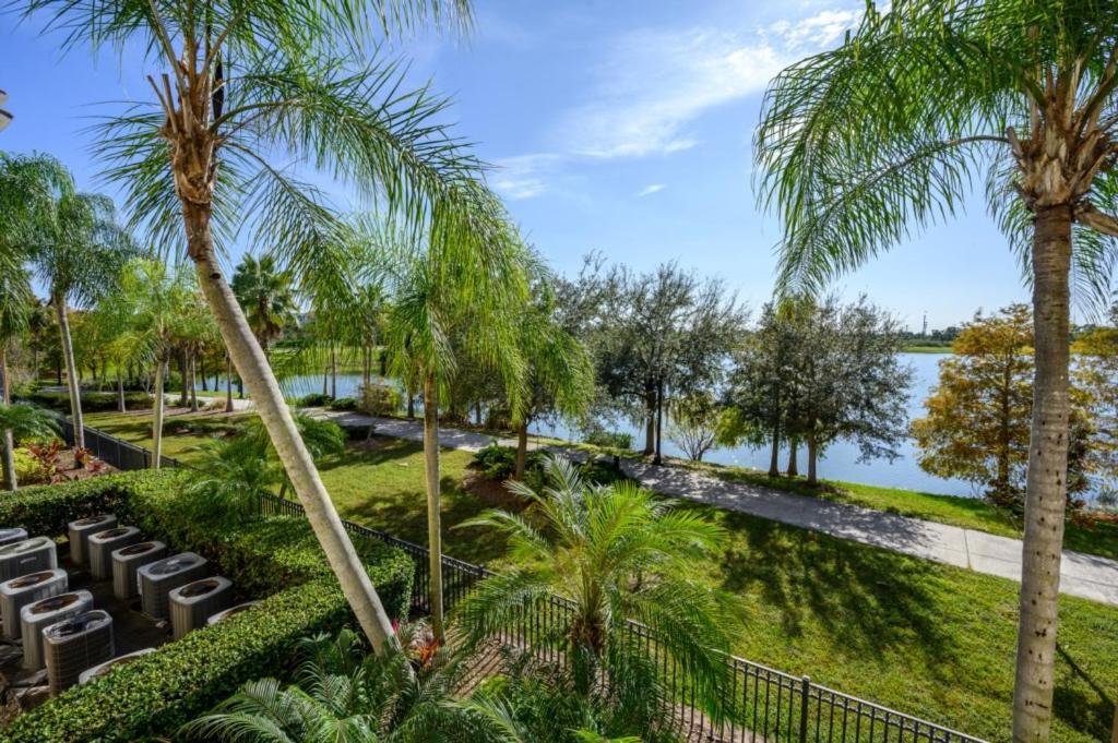 3 Bedroom Premium Lakeview Condo-1012 Apartment *