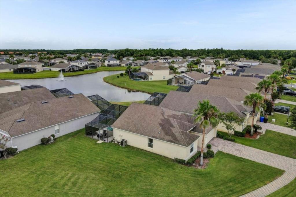 3 Bedrooms - 2 Bathrooms - Cumbrian Lakes 4695 Cl * Orlando